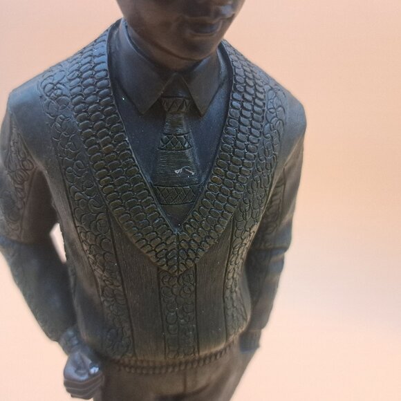 Crosa Male Golfer Statue - Picture 10 of 11